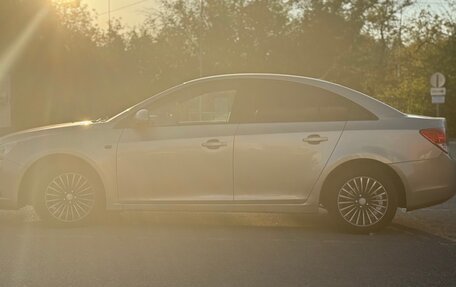 Chevrolet Cruze II, 2010 год, 535 000 рублей, 4 фотография