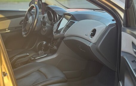 Chevrolet Cruze II, 2010 год, 535 000 рублей, 9 фотография