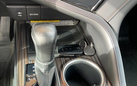 Toyota Camry, 2021 год, 1 850 000 рублей, 2 фотография