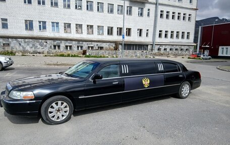Lincoln Town Car III рестайлинг, 2004 год, 500 000 рублей, 2 фотография