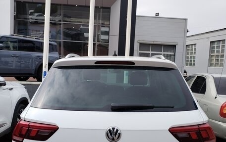 Volkswagen Tiguan II, 2018 год, 2 480 000 рублей, 2 фотография