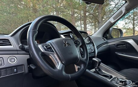 Mitsubishi Pajero Sport III рестайлинг, 2018 год, 2 780 000 рублей, 21 фотография
