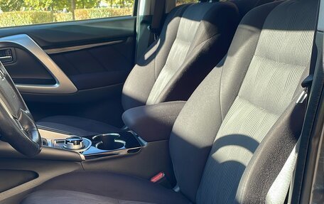 Mitsubishi Pajero Sport III рестайлинг, 2018 год, 2 780 000 рублей, 25 фотография