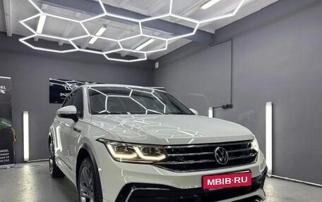 Volkswagen Tiguan II, 2021 год, 2 600 000 рублей, 1 фотография