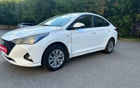 Hyundai Solaris II рестайлинг, 2021 год, 945 000 рублей, 1 фотография