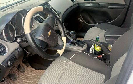 Chevrolet Cruze II, 2011 год, 830 000 рублей, 3 фотография