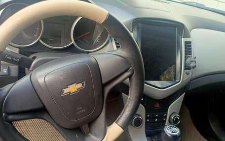 Chevrolet Cruze II, 2011 год, 830 000 рублей, 4 фотография