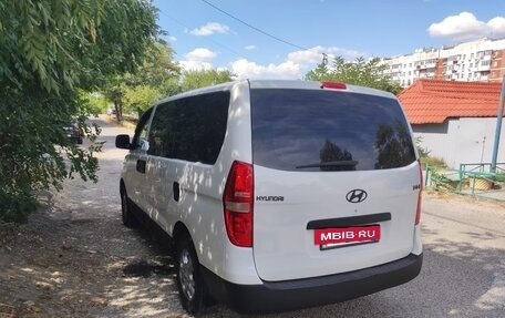 Hyundai H-1 II рестайлинг, 2013 год, 2 000 000 рублей, 4 фотография