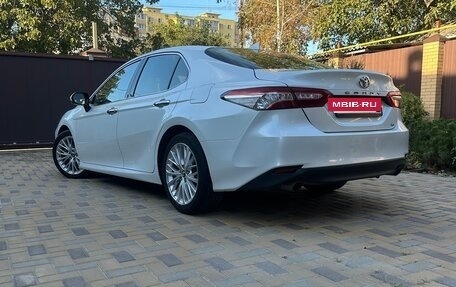 Toyota Camry, 2018 год, 2 850 000 рублей, 4 фотография