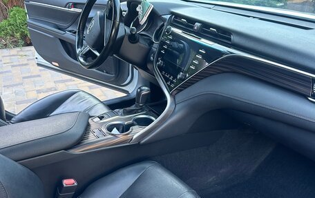 Toyota Camry, 2018 год, 2 850 000 рублей, 9 фотография