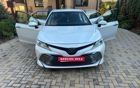 Toyota Camry, 2018 год, 2 850 000 рублей, 8 фотография