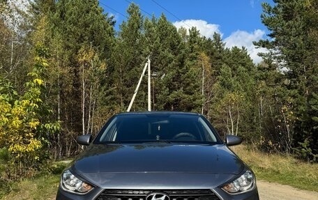 Hyundai Solaris II рестайлинг, 2018 год, 1 500 000 рублей, 3 фотография
