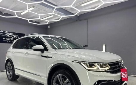 Volkswagen Tiguan II, 2021 год, 2 600 000 рублей, 6 фотография