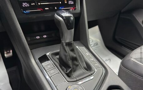 Volkswagen Tiguan II, 2021 год, 2 600 000 рублей, 18 фотография