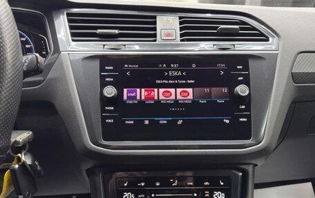 Volkswagen Tiguan II, 2021 год, 2 600 000 рублей, 16 фотография