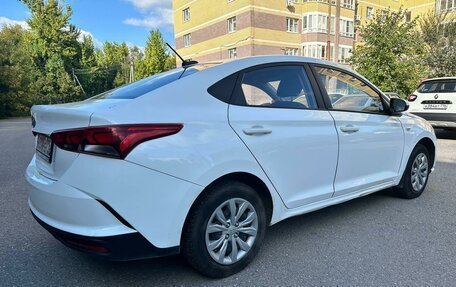Hyundai Solaris II рестайлинг, 2021 год, 945 000 рублей, 2 фотография