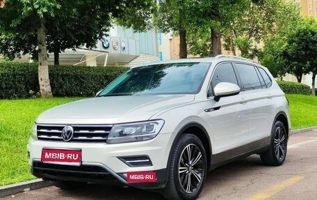 Volkswagen Tiguan II, 2021 год, 1 890 000 рублей, 1 фотография