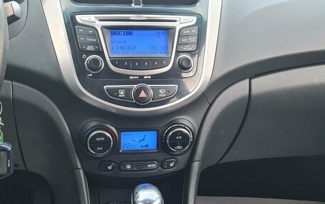 Hyundai Solaris II рестайлинг, 2012 год, 840 000 рублей, 26 фотография