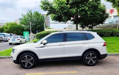 Volkswagen Tiguan II, 2021 год, 1 890 000 рублей, 3 фотография