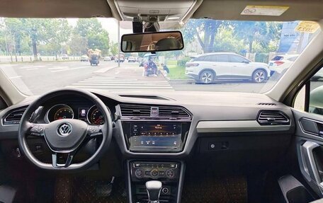 Volkswagen Tiguan II, 2021 год, 1 890 000 рублей, 7 фотография