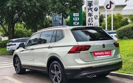 Volkswagen Tiguan II, 2021 год, 1 890 000 рублей, 4 фотография