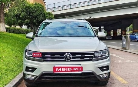 Volkswagen Tiguan II, 2021 год, 1 890 000 рублей, 2 фотография