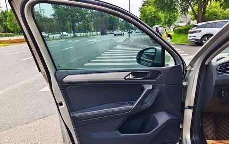 Volkswagen Tiguan II, 2021 год, 1 890 000 рублей, 16 фотография