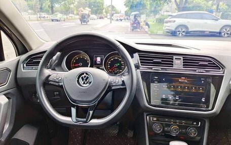 Volkswagen Tiguan II, 2021 год, 1 890 000 рублей, 11 фотография