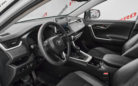 Toyota RAV4, 2021 год, 3 020 000 рублей, 12 фотография