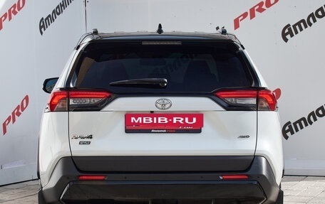 Toyota RAV4, 2021 год, 3 020 000 рублей, 8 фотография