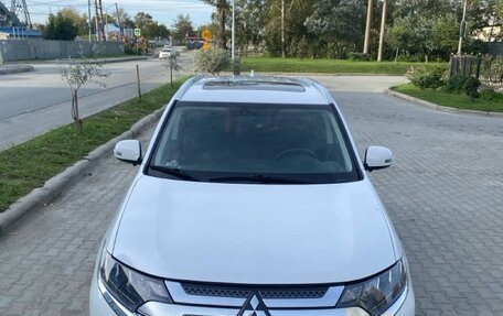 Mitsubishi Outlander III рестайлинг 3, 2020 год, 2 650 000 рублей, 4 фотография