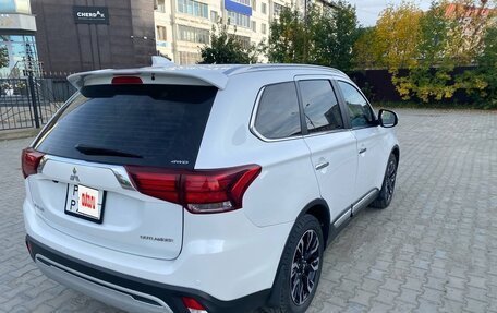 Mitsubishi Outlander III рестайлинг 3, 2020 год, 2 650 000 рублей, 17 фотография
