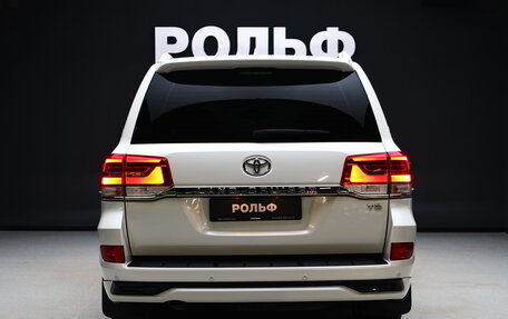 Toyota Land Cruiser 200, 2017 год, 7 550 000 рублей, 4 фотография