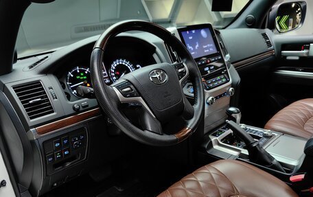 Toyota Land Cruiser 200, 2017 год, 7 550 000 рублей, 17 фотография