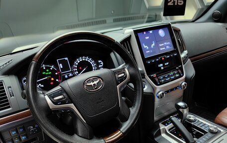 Toyota Land Cruiser 200, 2017 год, 7 550 000 рублей, 18 фотография