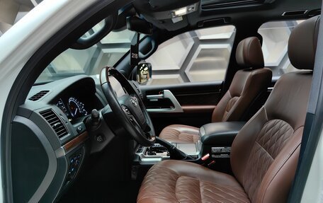 Toyota Land Cruiser 200, 2017 год, 7 550 000 рублей, 21 фотография