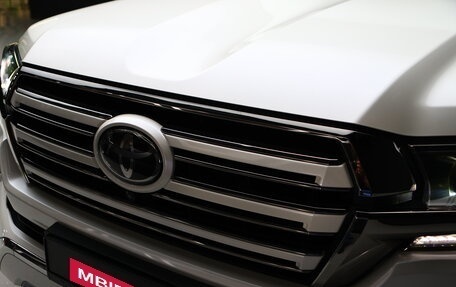 Toyota Land Cruiser 200, 2017 год, 7 550 000 рублей, 13 фотография