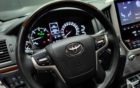 Toyota Land Cruiser 200, 2017 год, 7 550 000 рублей, 31 фотография