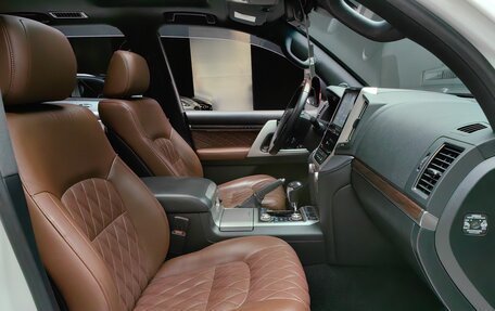 Toyota Land Cruiser 200, 2017 год, 7 550 000 рублей, 28 фотография