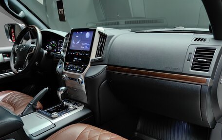 Toyota Land Cruiser 200, 2017 год, 7 550 000 рублей, 26 фотография