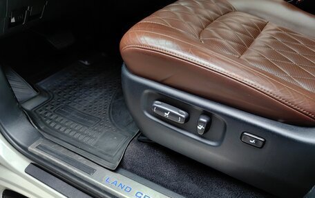 Toyota Land Cruiser 200, 2017 год, 7 550 000 рублей, 33 фотография