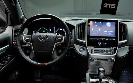 Toyota Land Cruiser 200, 2017 год, 7 550 000 рублей, 30 фотография