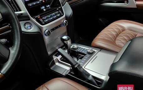 Toyota Land Cruiser 200, 2017 год, 7 550 000 рублей, 32 фотография
