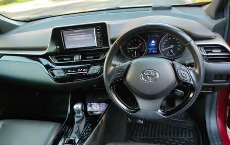 Toyota C-HR I рестайлинг, 2018 год, 2 400 000 рублей, 9 фотография