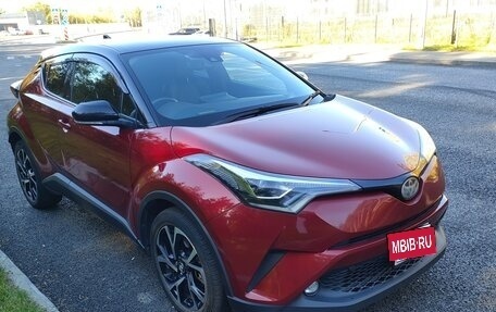 Toyota C-HR I рестайлинг, 2018 год, 2 400 000 рублей, 3 фотография