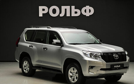 Toyota Land Cruiser Prado 150 рестайлинг 2, 2022 год, 8 200 000 рублей, 1 фотография