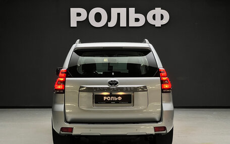 Toyota Land Cruiser Prado 150 рестайлинг 2, 2022 год, 8 200 000 рублей, 4 фотография