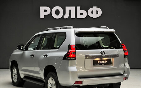 Toyota Land Cruiser Prado 150 рестайлинг 2, 2022 год, 8 200 000 рублей, 3 фотография
