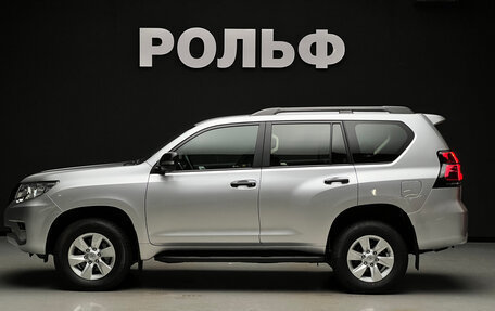 Toyota Land Cruiser Prado 150 рестайлинг 2, 2022 год, 8 200 000 рублей, 5 фотография