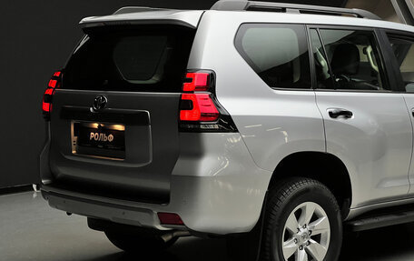 Toyota Land Cruiser Prado 150 рестайлинг 2, 2022 год, 8 200 000 рублей, 9 фотография